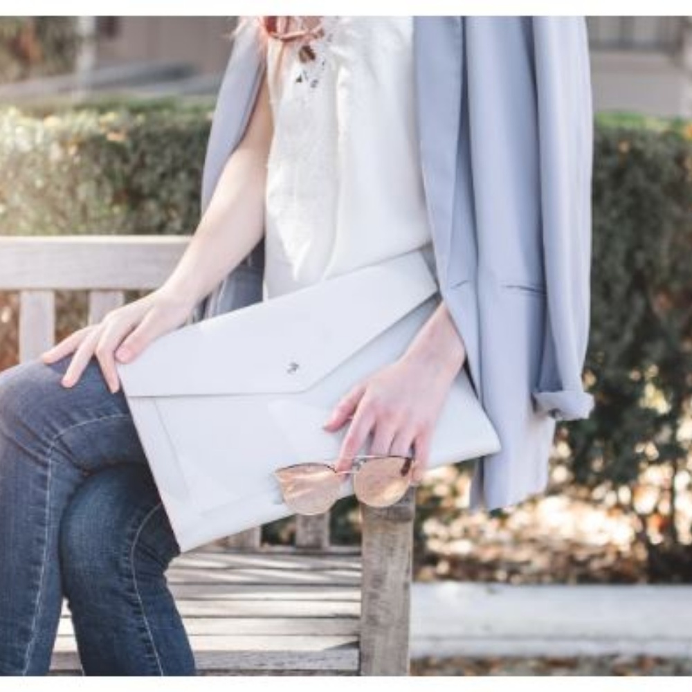 Glass Ladder Co | Causebox Megan Portfolio Clutch